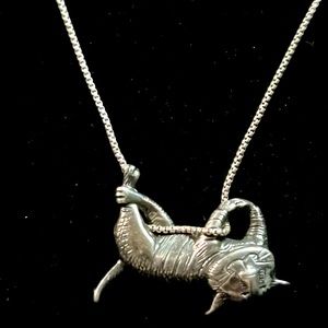 Designer 925 Sterling Silver Hanging Cat Pendant on a 925 Necklace